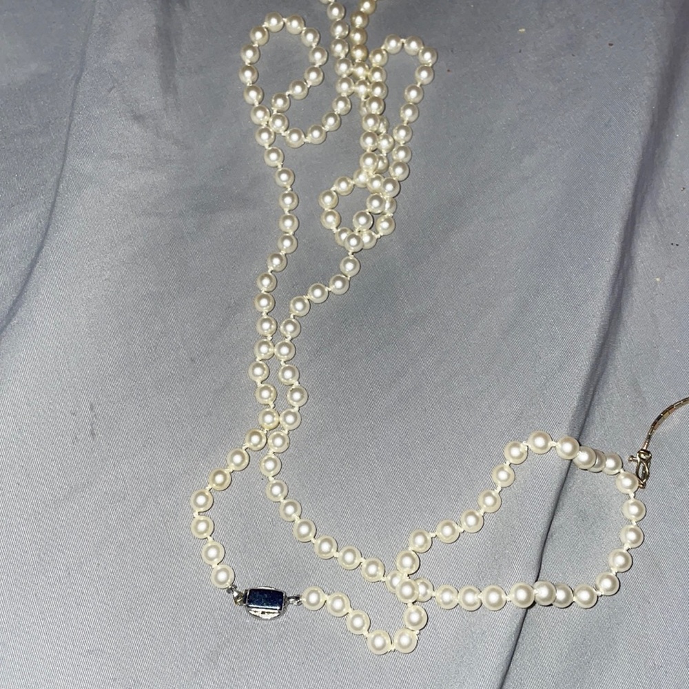 Long Pearl faux necklace